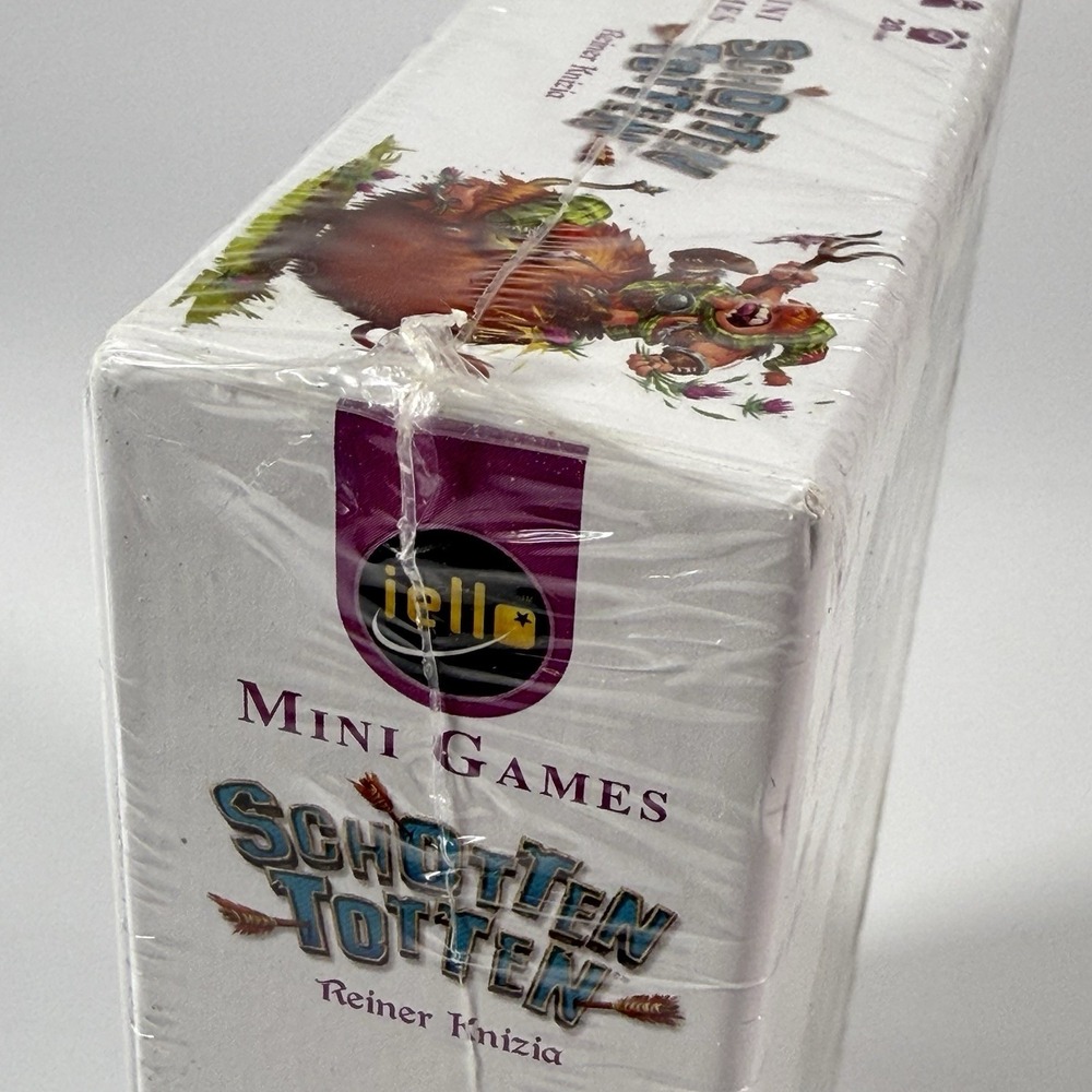 Schotten Totten - IELLO Battle Tactic Board Game, Ages 8+, 2‎ Players, 20 Min - Picture 8 of 10